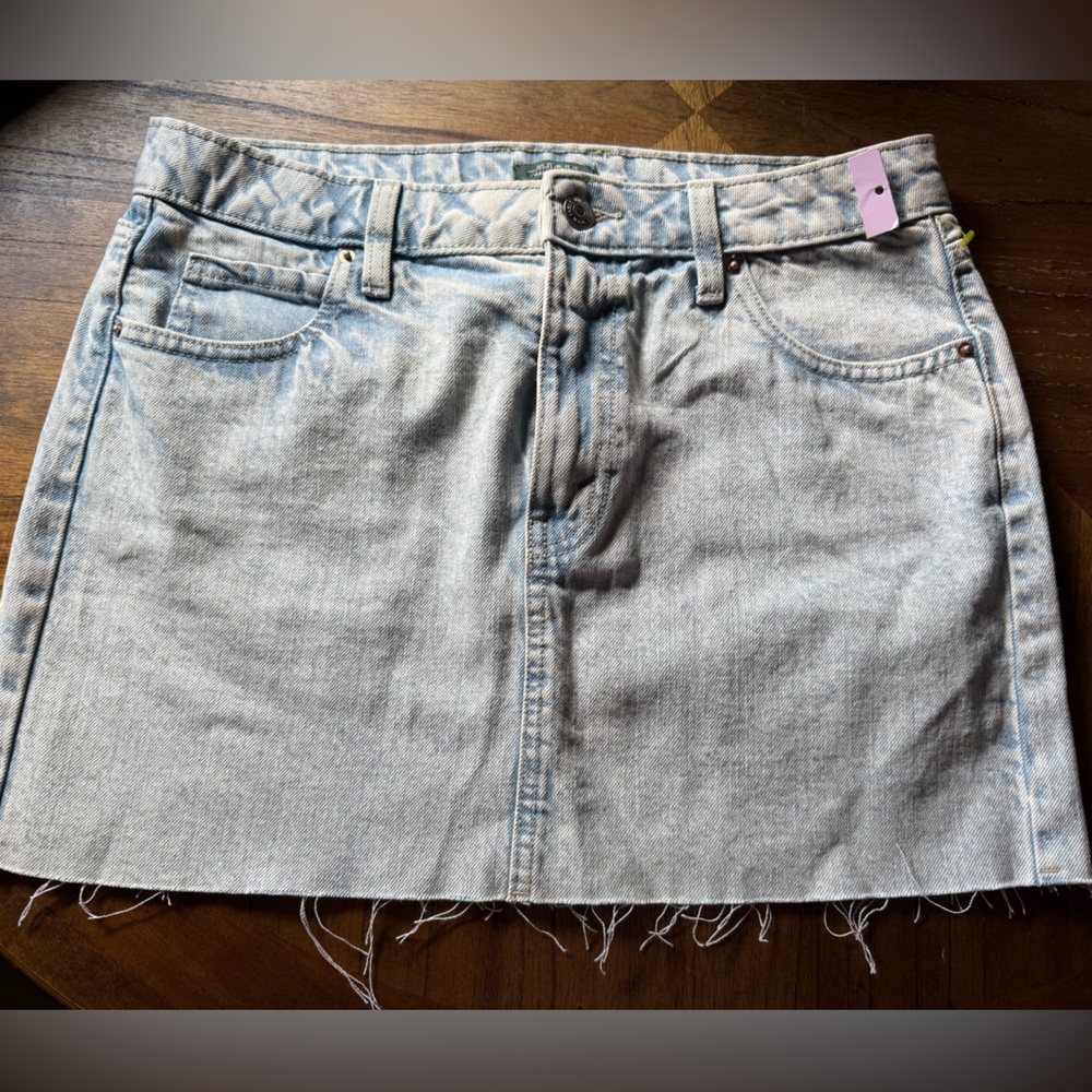 NWT Wild Fable Light Wash‎ Denim Mini Skirt with frayed hem size 6